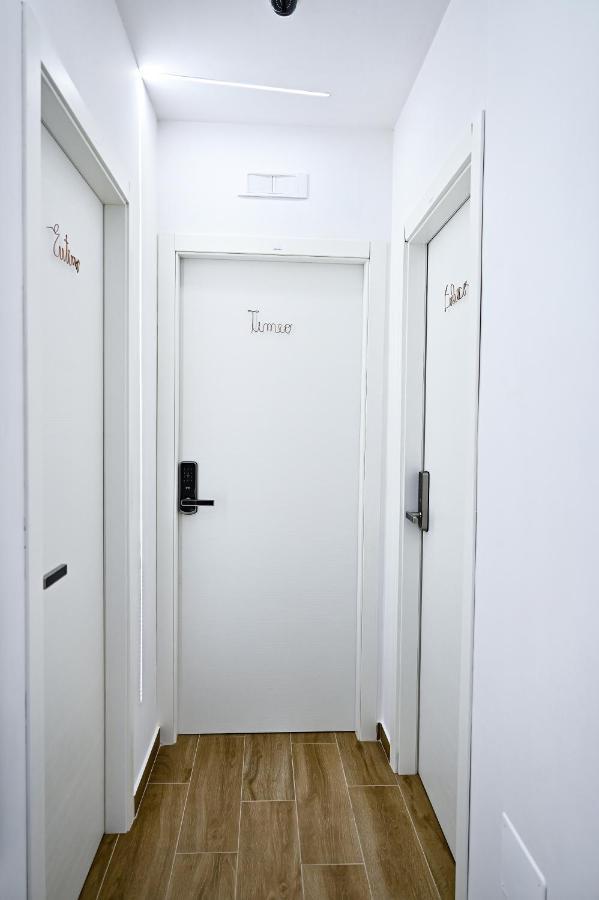 לוקרי Kore Suites&Apartments מראה חיצוני תמונה